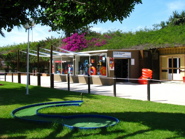 Jardines frente a la tienda